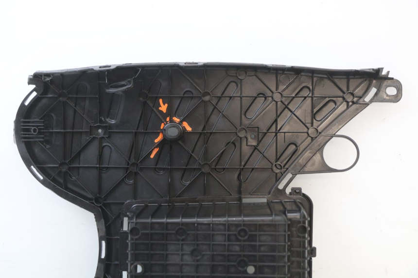photo de TAPA REPOSAPIES PEUGEOT STREETZONE I 2T 50 (2018 - 2020)