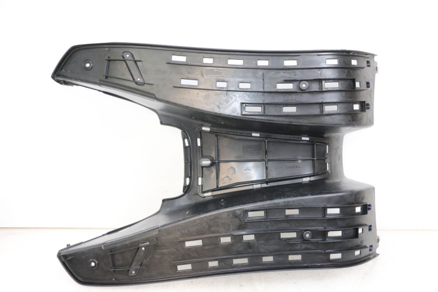 photo de TAPA REPOSAPIES PIAGGIO VESPA LX 125 (2005 - 2010)