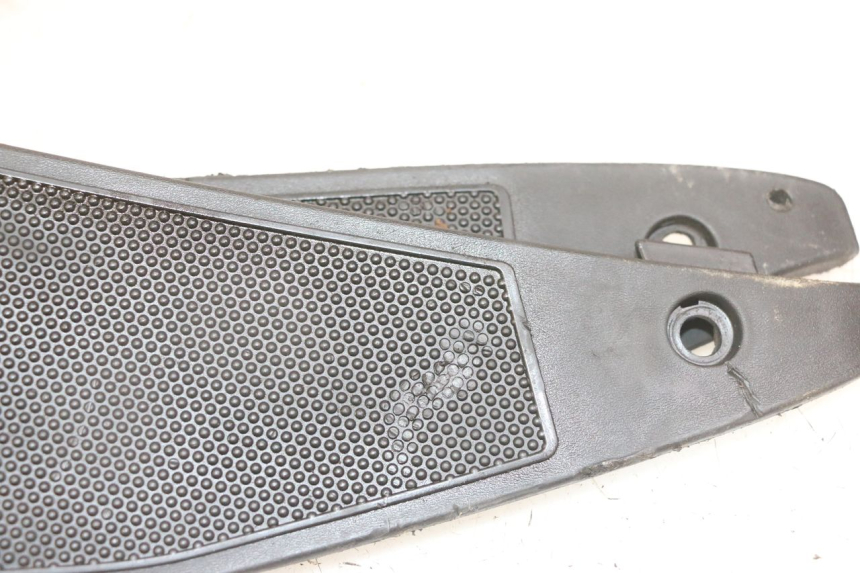 photo de TAPA REPOSAPIES GILERA RUNNER SL 50 (2006 - 2009)