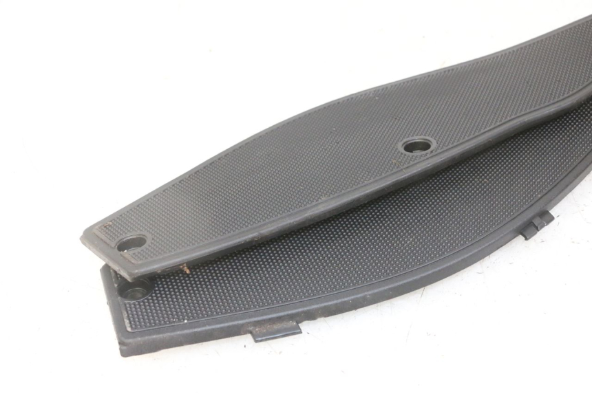 photo de TAPA REPOSAPIES GILERA RUNNER SL 50 (2006 - 2009)