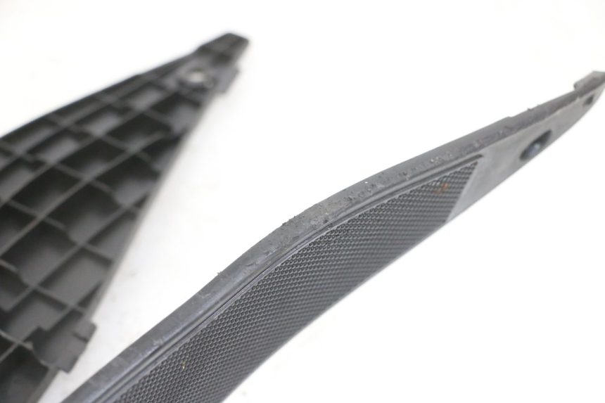 photo de TAPA REPOSAPIES GILERA RUNNER SL 50 (2006 - 2009)