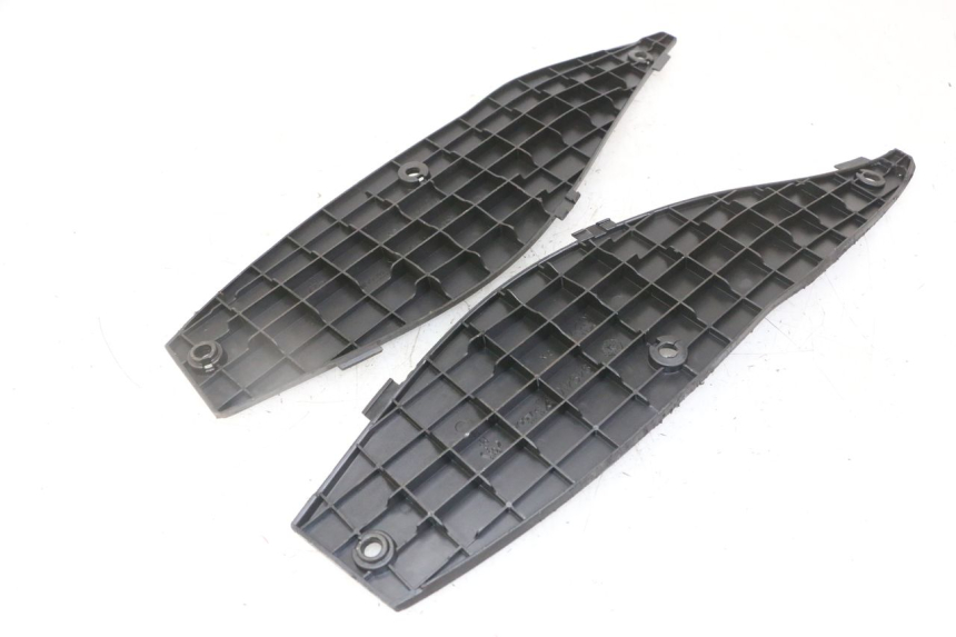 photo de TAPA REPOSAPIES GILERA RUNNER SL 50 (2006 - 2009)