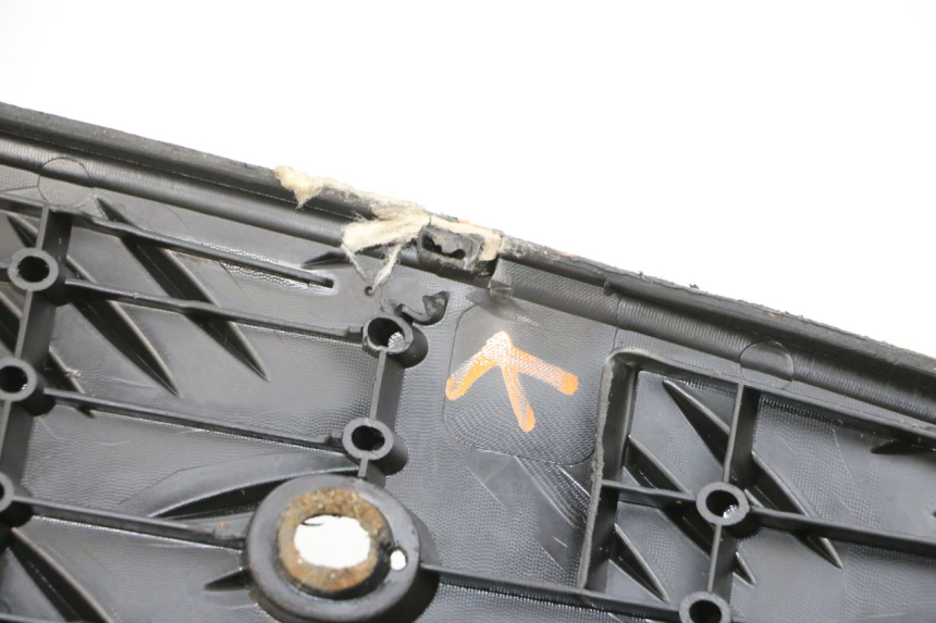 photo de TAPA REPOSAPIES PEUGEOT SPEEDFIGHT 4 4T EFI 50 (2021 - 2025) - Recambio usado revisado