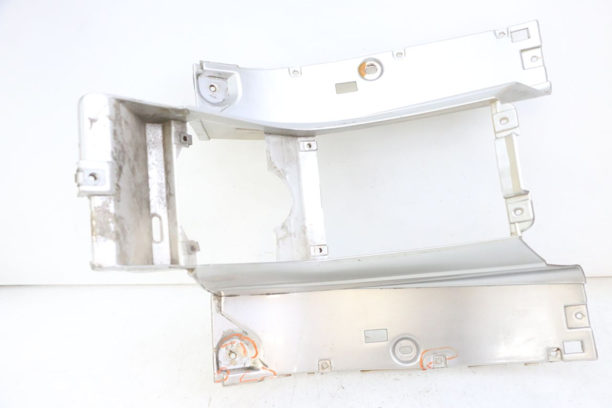 photo de TAPA REPOSAPIES PIAGGIO SUPER LX 125 (2000 - 2003)
