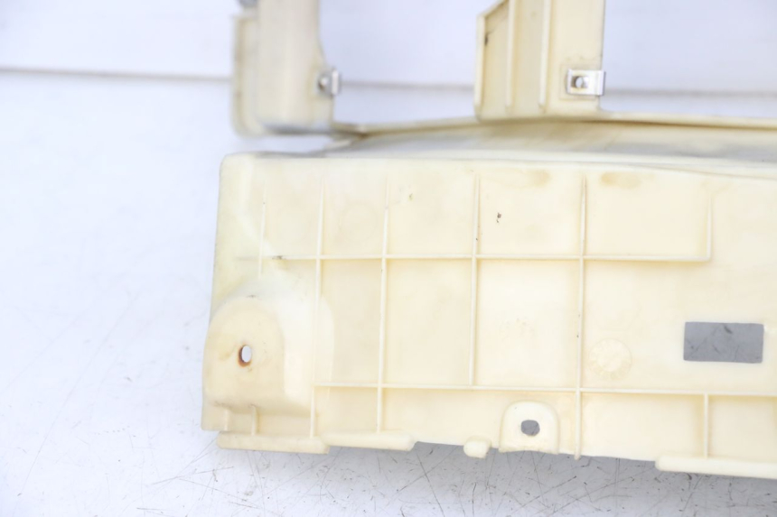 photo de TAPA REPOSAPIES PIAGGIO SUPER LX 125 (2000 - 2003)