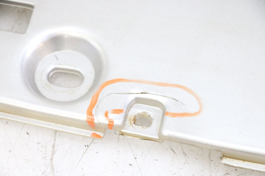 photo de TAPA REPOSAPIES PIAGGIO SUPER LX 125 (2000 - 2003)