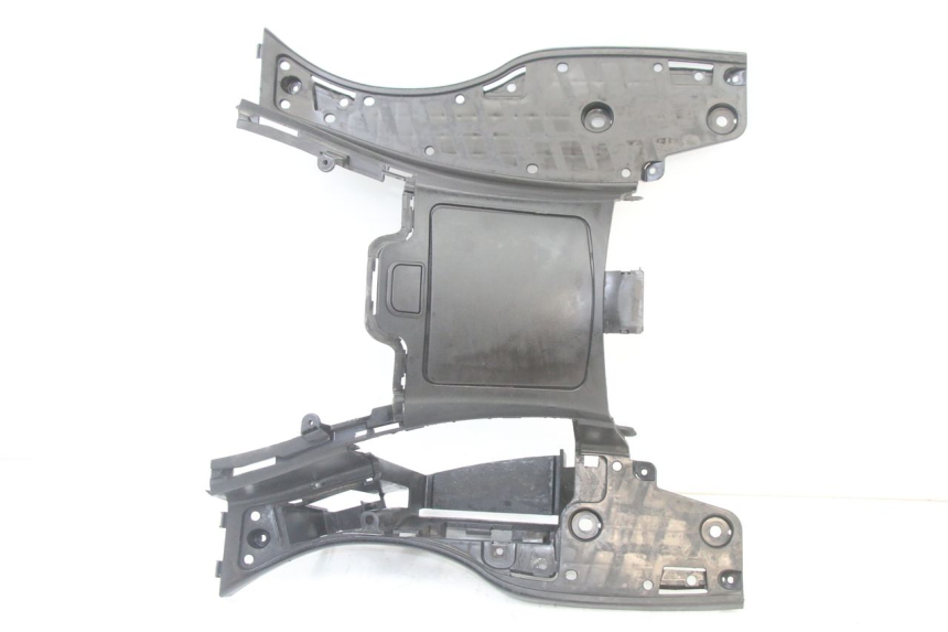 photo de TAPA REPOSAPIES SUZUKI BURGMAN 125 (2015 - 2017)