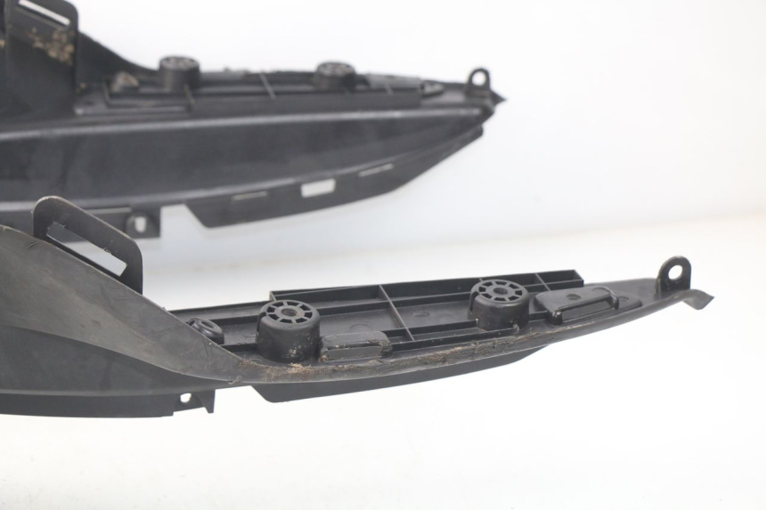 photo de TAPA REPOSAPIES SUZUKI UC EPICURO 125 (1999 - 2003)