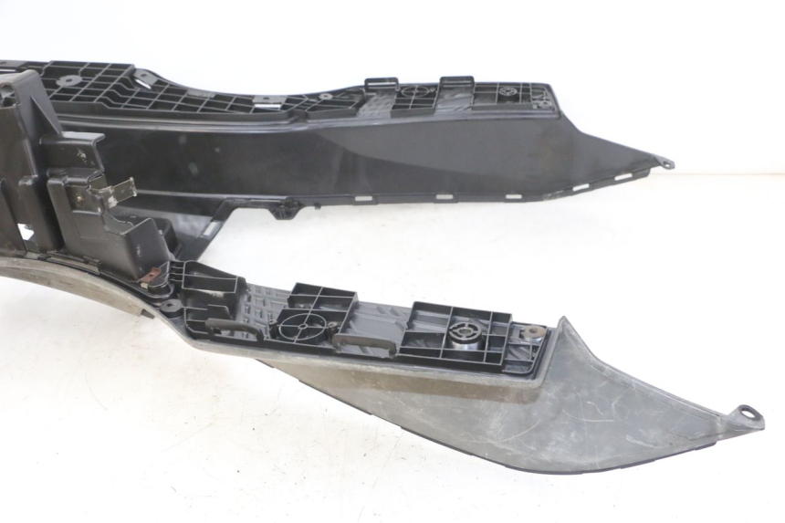 photo de TAPA REPOSAPIES SUZUKI UH BURGMAN 125 (2002 - 2006)