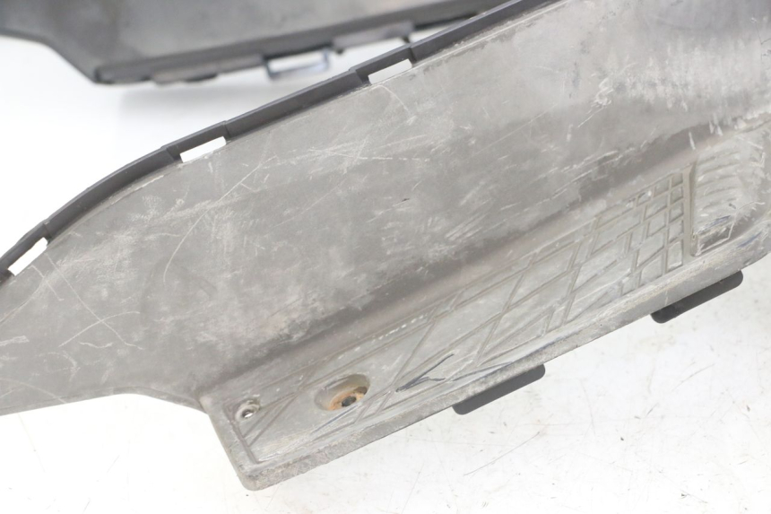 photo de TAPA REPOSAPIES SUZUKI UH BURGMAN 125 (2002 - 2006)