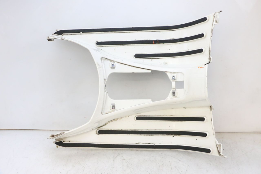 photo de TAPA REPOSAPIES PIAGGIO VESPA GTS SUPER IE 125 (2009 - 2016) - Vista principal