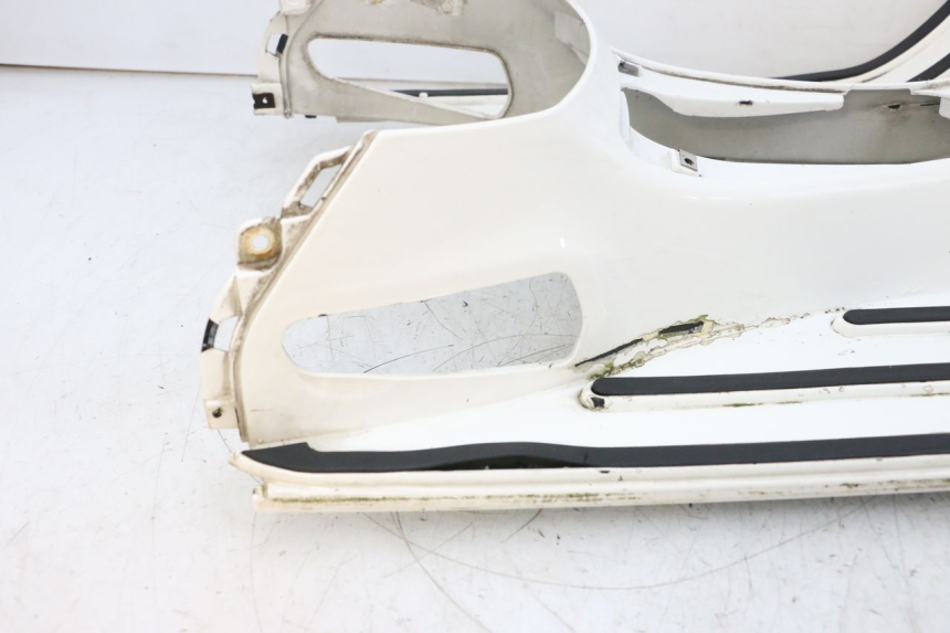 photo de TAPA REPOSAPIES PIAGGIO VESPA GTS SUPER IE 125 (2009 - 2016) - Otra vista del artículo