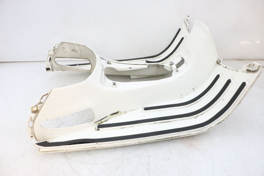 photo de TAPA REPOSAPIES PIAGGIO VESPA GTS SUPER IE 125 (2009 - 2016) - Características distintivas