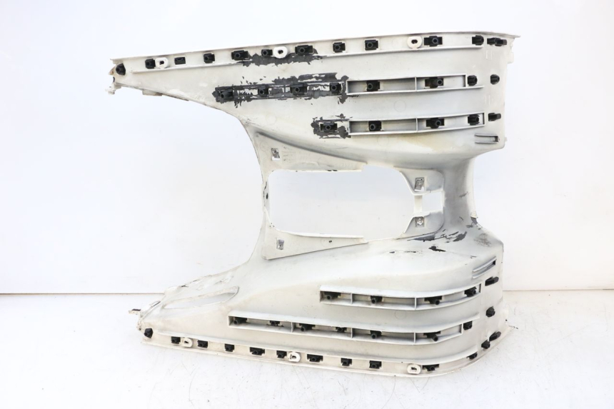 photo de TAPA REPOSAPIES PIAGGIO VESPA GTS SUPER IE 125 (2009 - 2016) - Vista general del producto