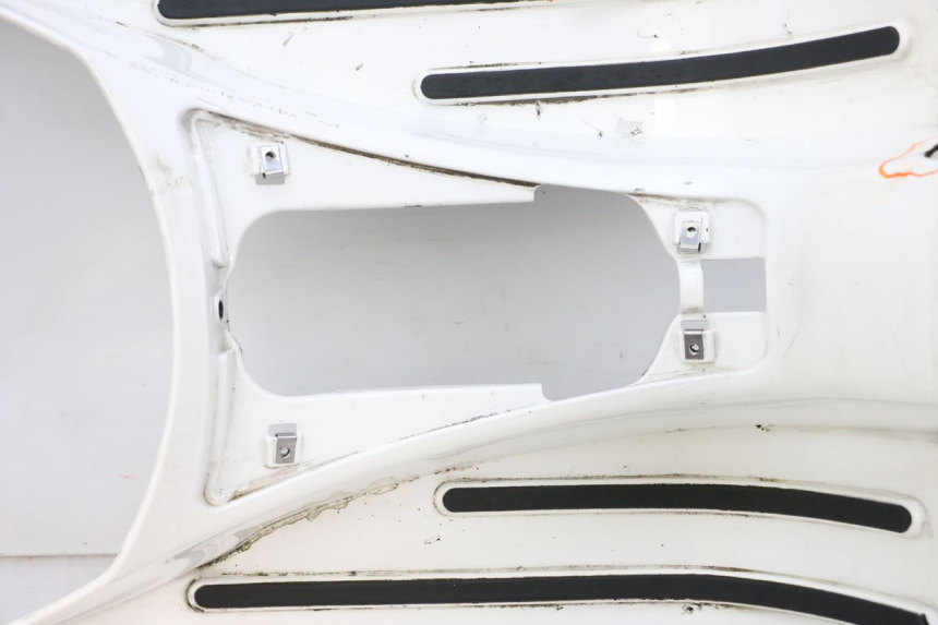 photo de TAPA REPOSAPIES PIAGGIO VESPA GTS SUPER IE 125 (2009 - 2016) - Recambio usado revisado