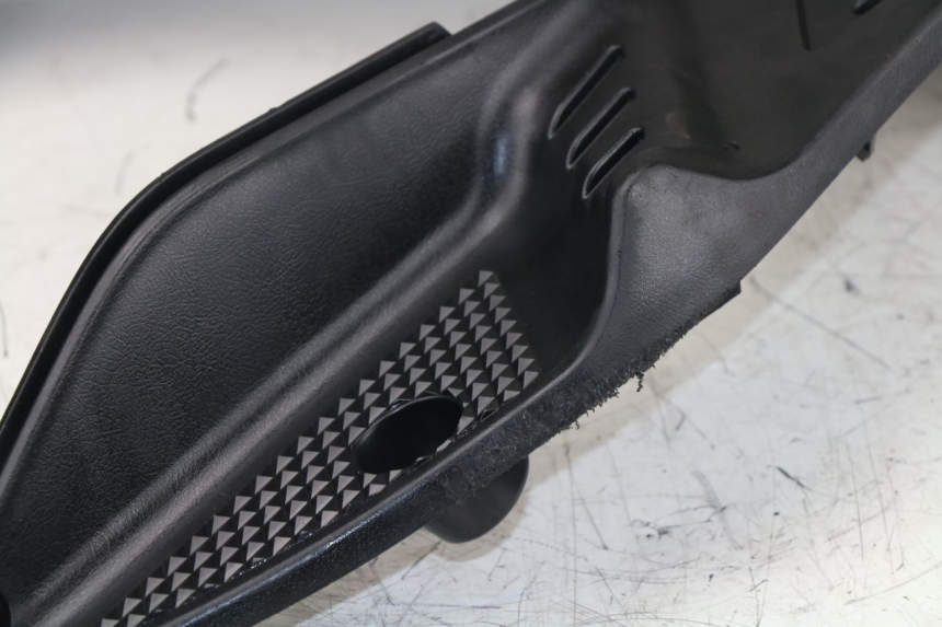 photo de TAPA REPOSAPIES YAMAHA VITY 125 (2008 - 2013)