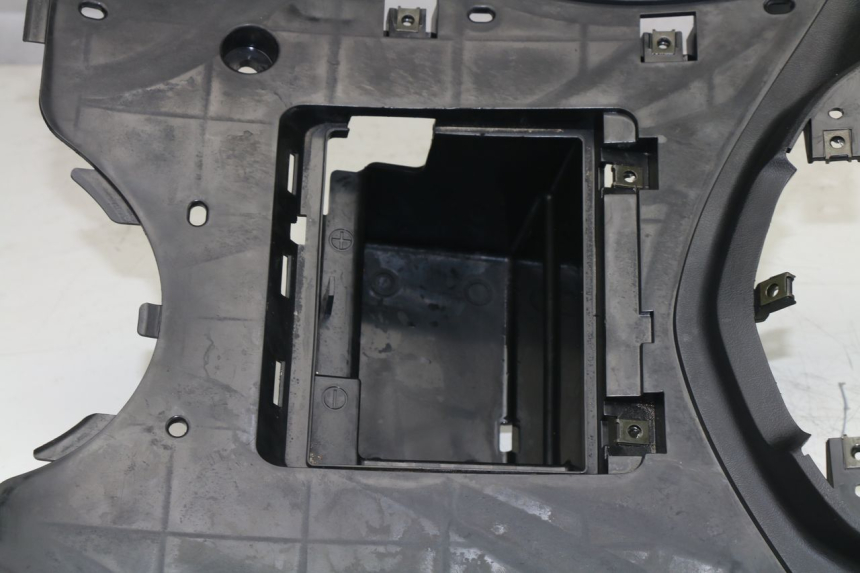 photo de TAPA REPOSAPIES YAMAHA VITY 125 (2008 - 2013)