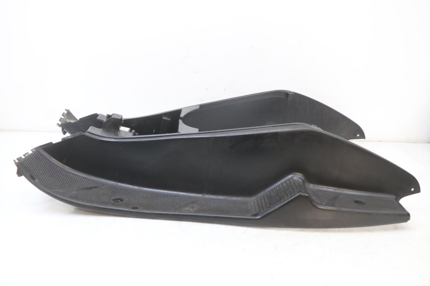 photo de TAPA REPOSAPIES YAMAHA YP MAJESTY 125 (2002 - 2006)