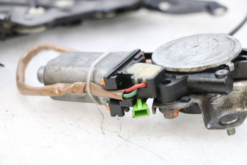 photo de BURBUJA MOTOR SUZUKI BURGMAN EXECUTIVE ABS 650 (2006 - 2012) - Primer plano técnico