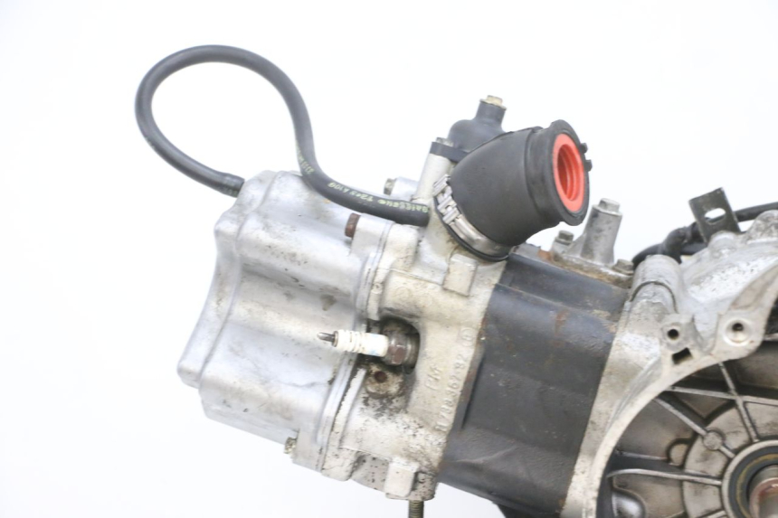 photo de MOTOR PEUGEOT ELYSEO 125 (1999 - 2004) - Enfoque en la estructura