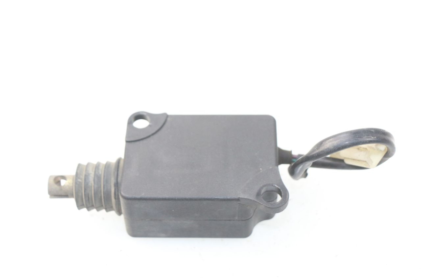 photo de CIERRE ASIENTO MOTOR SYM GTS EVO 125 (2009 - 2013)