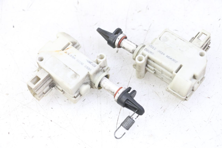 photo de CIERRE ASIENTO MOTOR PIAGGIO MP3 LT 300 (2010 - 2016)