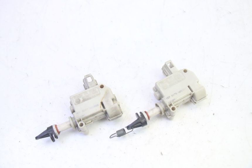 photo de MOTOR APERTURA BAÚL PIAGGIO MP3 LT 400 (2007 - 2012) - Vista principal