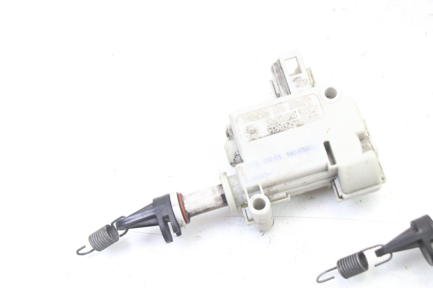 photo de CIERRE ASIENTO MOTOR PIAGGIO MP3 500 (2011 - 2015)
