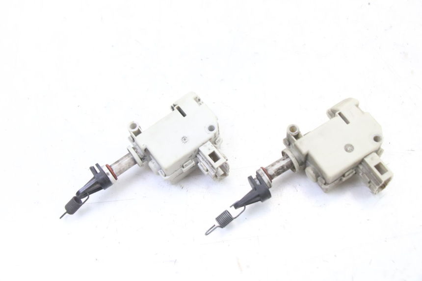 photo de CIERRE ASIENTO MOTOR PIAGGIO MP3 500 (2011 - 2015)