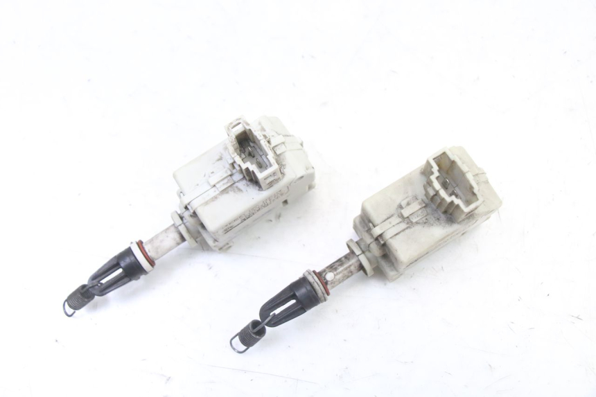 photo de CIERRE ASIENTO MOTOR PIAGGIO MP3 500 (2011 - 2015)