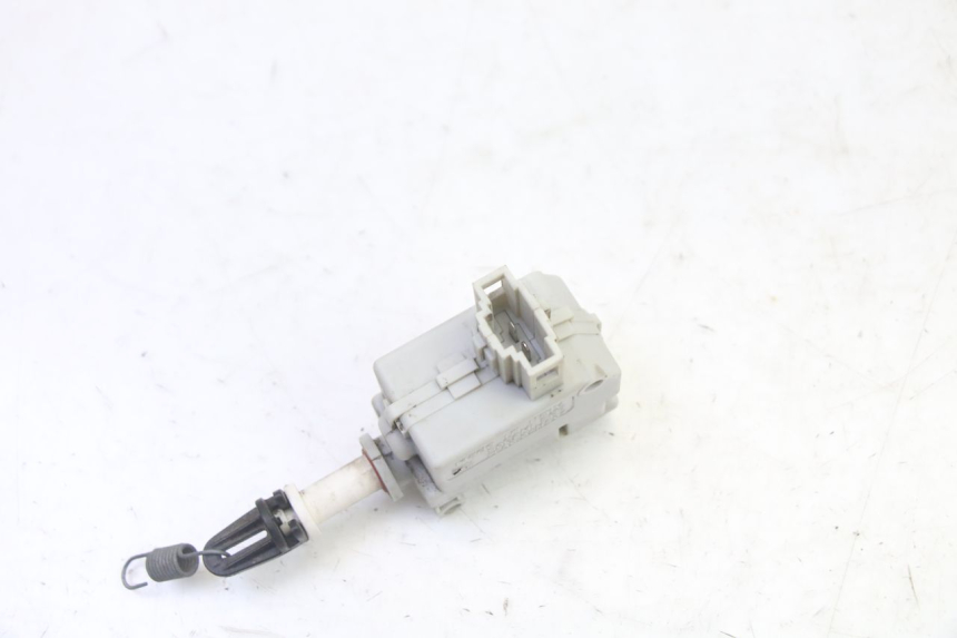 photo de CIERRE ASIENTO MOTOR PIAGGIO MP3 RL 250 (2007 - 2010)