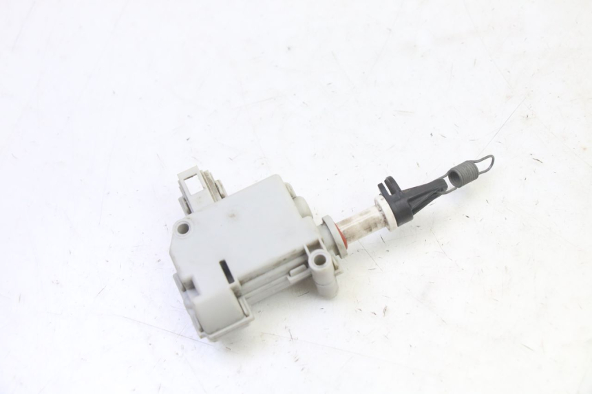 photo de CIERRE ASIENTO MOTOR PIAGGIO MP3 RL 250 (2007 - 2010)