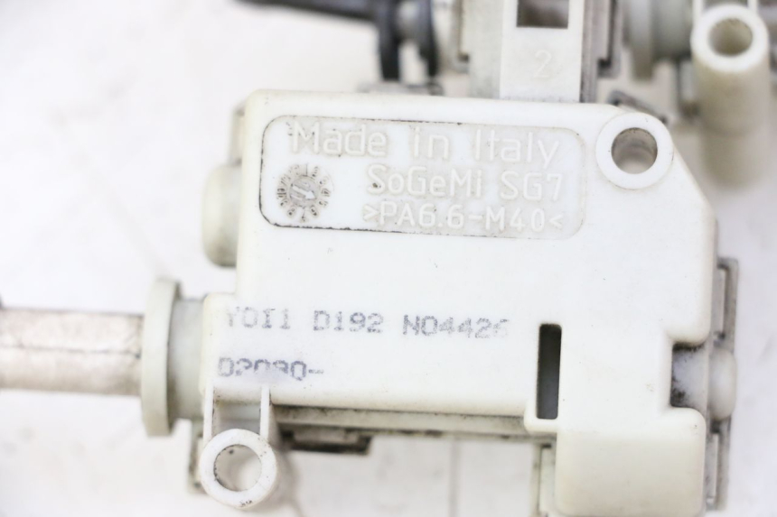 photo de CIERRE ASIENTO MOTOR PIAGGIO MP3 500 (2011 - 2015)