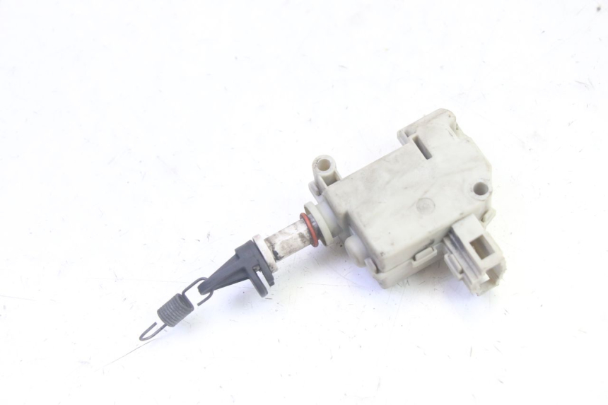 photo de CIERRE ASIENTO MOTOR PIAGGIO MP3 RL 250 (2007 - 2010) - Primer plano técnico