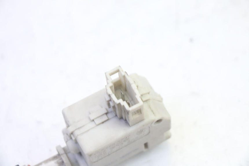 photo de CIERRE ASIENTO MOTOR PIAGGIO MP3 RL 250 (2007 - 2010) - Zoom estado de uso