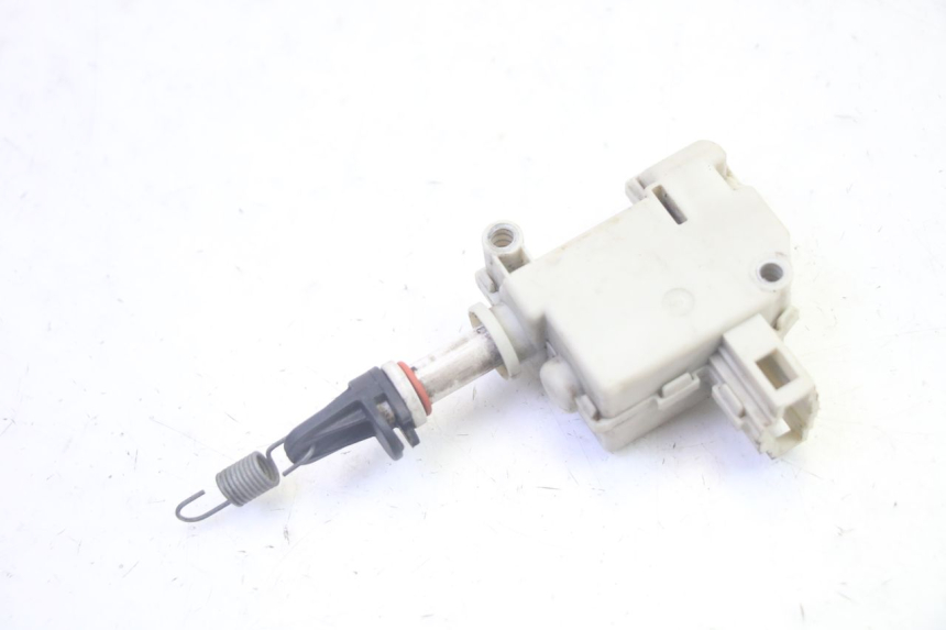 photo de CIERRE ASIENTO MOTOR PIAGGIO MP3 RL 250 (2007 - 2010) - Otra perspectiva