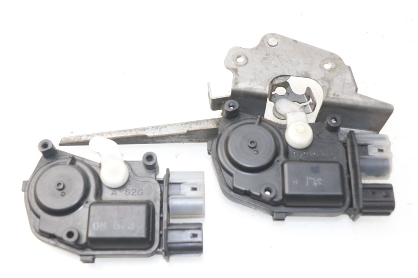 photo de CIERRE ASIENTO MOTOR HONDA NSS EX FORZA 250 (2005 - 2013)