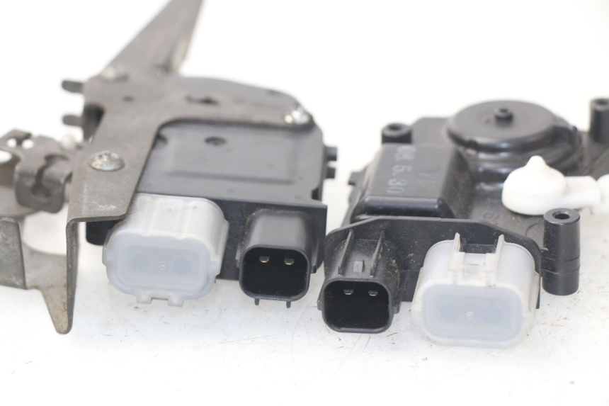 photo de CIERRE ASIENTO MOTOR HONDA NSS EX FORZA 250 (2005 - 2013)
