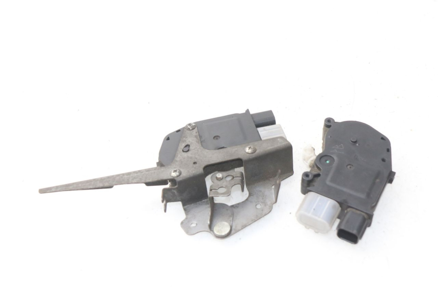 photo de CIERRE ASIENTO MOTOR HONDA NSS EX FORZA 250 (2005 - 2013)