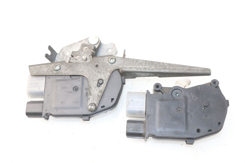 photo de CIERRE ASIENTO MOTOR HONDA NSS EX FORZA 250 (2005 - 2013)