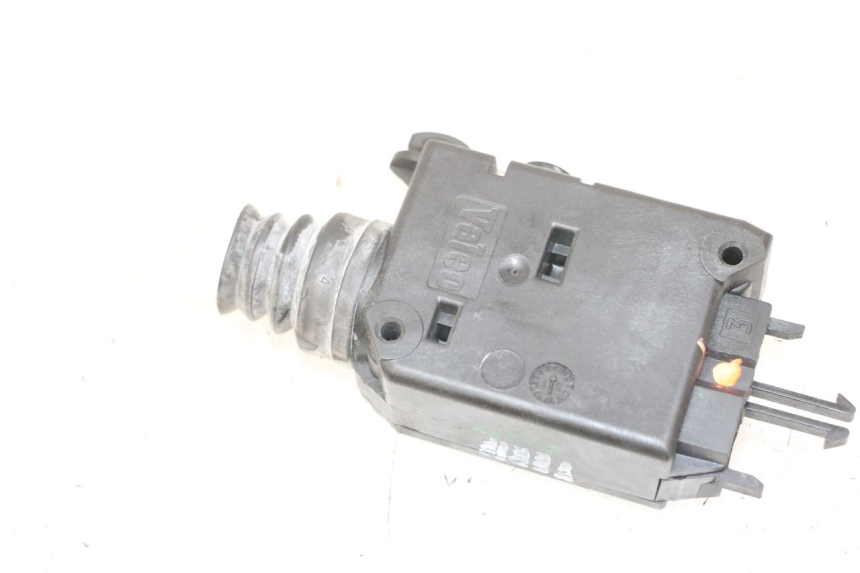 photo de CIERRE ASIENTO MOTOR PEUGEOT SATELIS 125 (2013 - 2018)