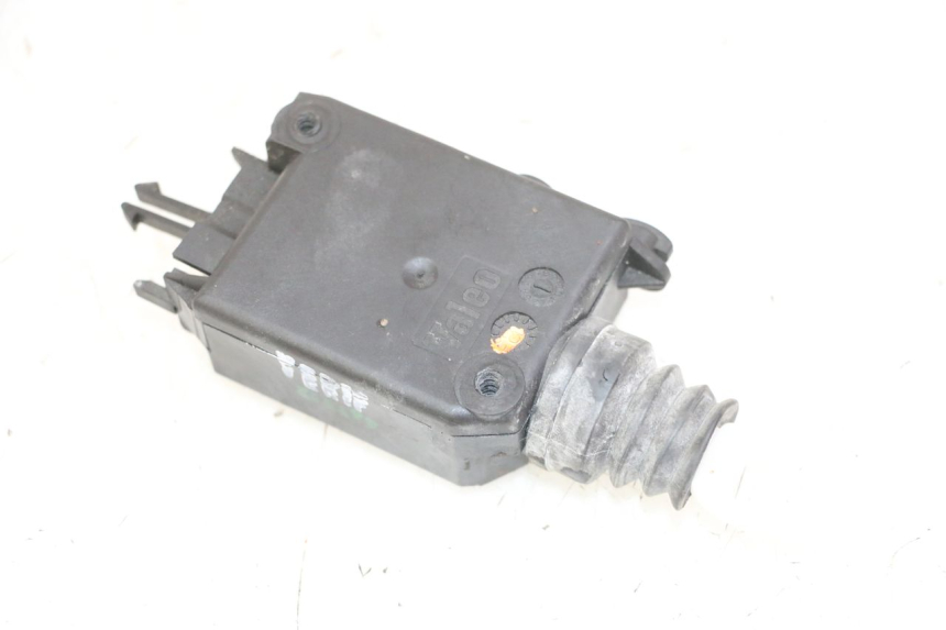 photo de CIERRE ASIENTO MOTOR PEUGEOT SATELIS 125 (2013 - 2018)