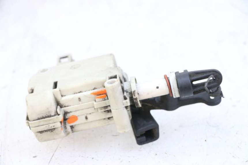 photo de CIERRE ASIENTO MOTOR PIAGGIO VESPA GRANTURISMO 200 (2004 - 2005)