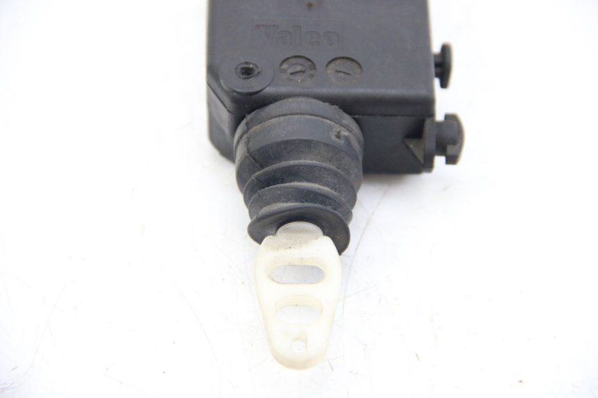 photo de MOTOR APERTURA BAÚL PEUGEOT SATELIS COMPRESSOR K15 125 (2006 - 2009) - Otra perspectiva