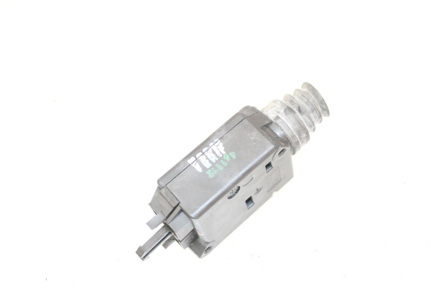 photo de CIERRE ASIENTO MOTOR PEUGEOT SATELIS 125 (2013 - 2018)