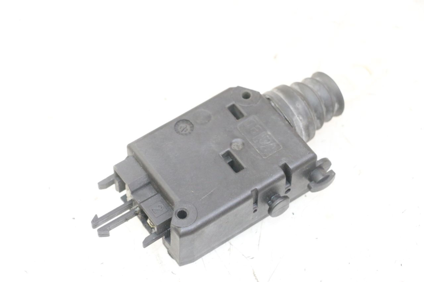photo de CIERRE ASIENTO MOTOR PEUGEOT SATELIS 125 (2013 - 2018)