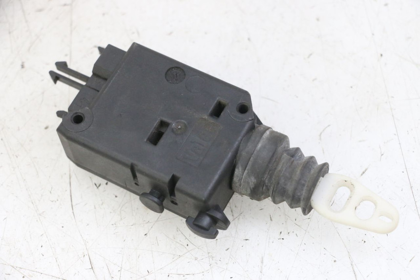 photo de CIERRE ASIENTO MOTOR PEUGEOT SATELIS 125 (2013 - 2018)