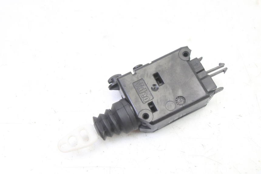 photo de CIERRE ASIENTO MOTOR PEUGEOT SATELIS 125 (2013 - 2018)