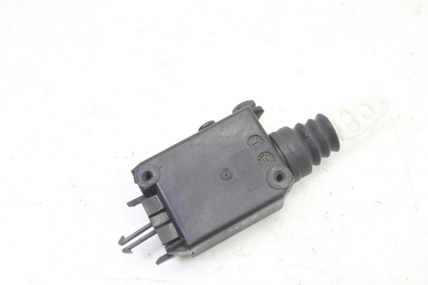 photo de CIERRE ASIENTO MOTOR PEUGEOT SATELIS 125 (2013 - 2018)