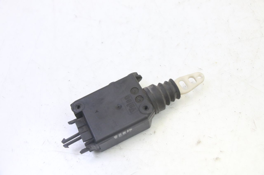 photo de CIERRE ASIENTO MOTOR PEUGEOT SATELIS 125 (2013 - 2018)